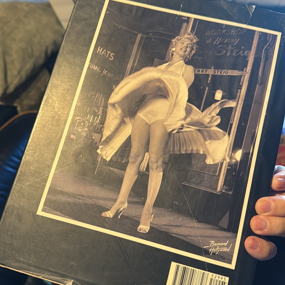 Bernard of Hillywoods Marilyn book. Marilyn Monroe - Picture 3 of 4